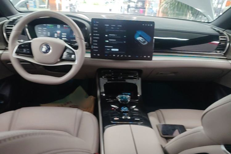 Used BYD Han 2025 DM-i Smart Drive 125KM Elite Model Center Console
