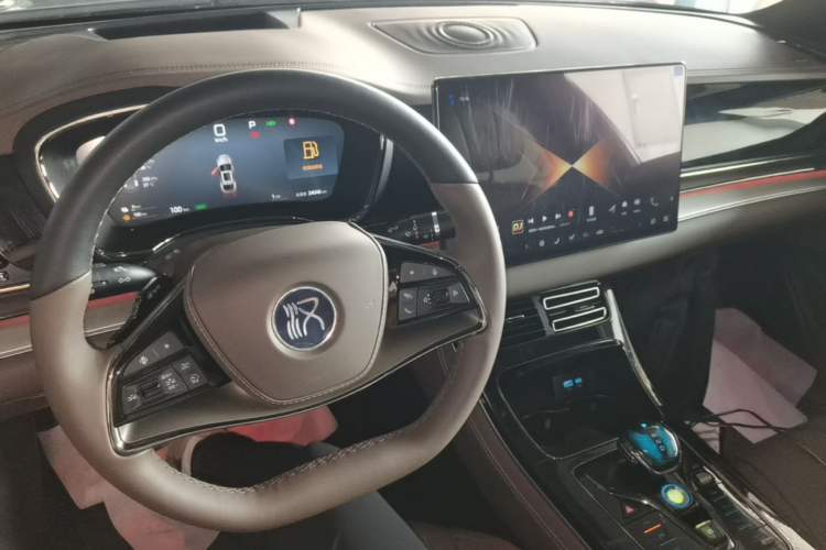 Used BYD Han 2025 DM-i 125KM LiDAR-Powered Intelligent Driving Model Center Console
