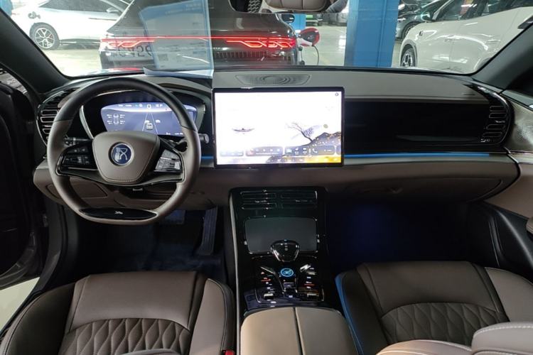 Used BYD Han 2025 DM-i 125KM Prestige Model Center Console