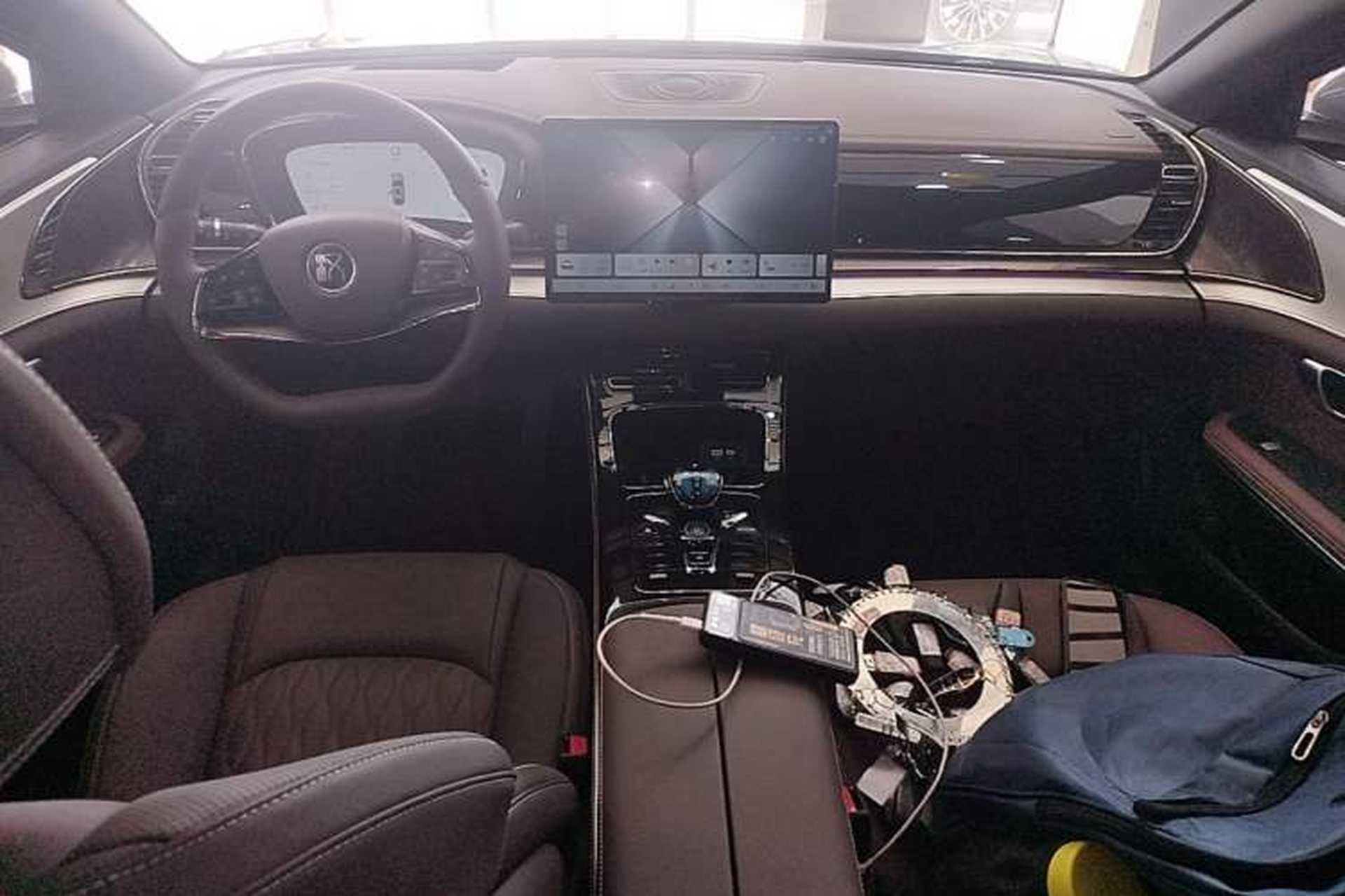 Used BYD Han 2025 DM-i Intelligent Driving Edition 125KM Prestige Model Center Console