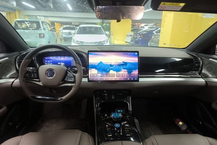 Used BYD Han 2025 EV 506KM Prestige Edition Center Console