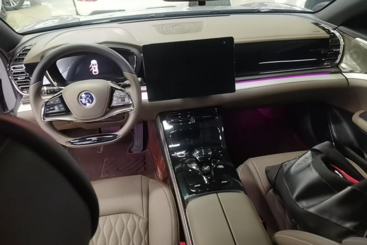 Used BYD Han 2025 DM-i 125KM Elite Model Center Console