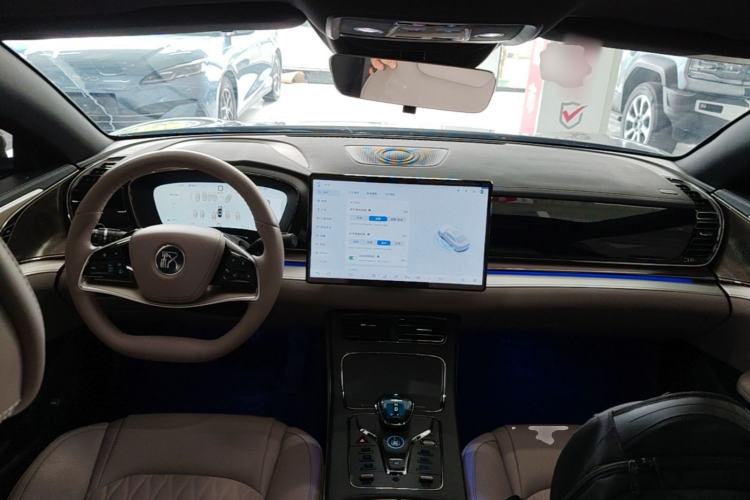 Used BYD Han 2025 DM-i Smart Drive 125KM Prestige Model Center Console