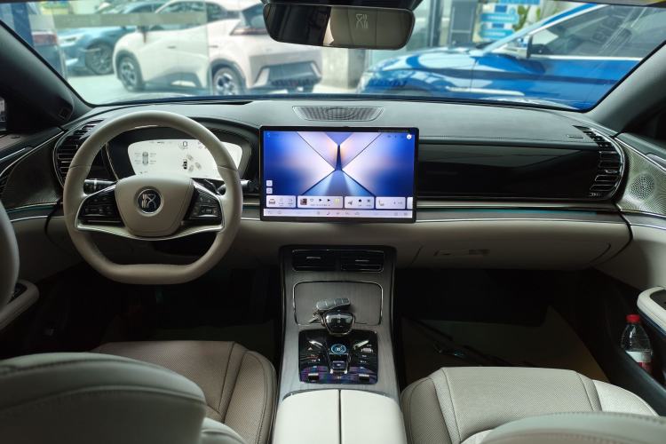 Used BYD Han 2025 DM-i 125KM LiDAR-Powered Intelligent Driving Model Center Console