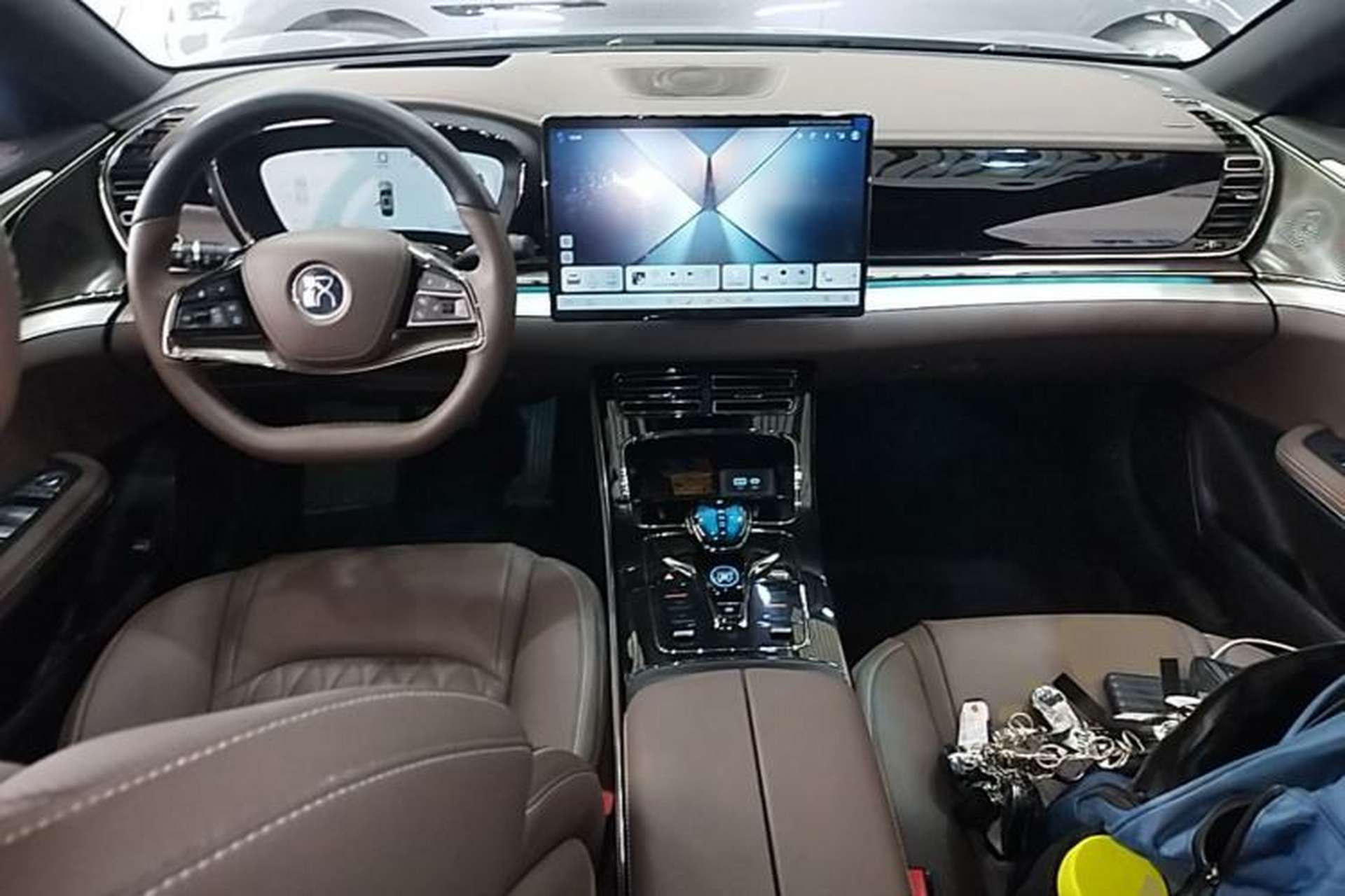 Used BYD Han 2025 DM-i Intelligent Driving Edition 125KM Prestige Model Center Console