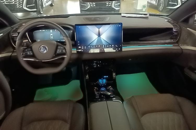 Used BYD Han 2025 DM-i Intelligent Driving Edition 125KM LiDAR Flagship Model Center Console