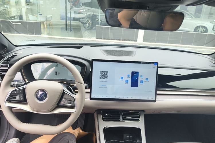 Used BYD Han 2025 DM-i Intelligent Driving Edition 125KM LiDAR Flagship Model Center Console