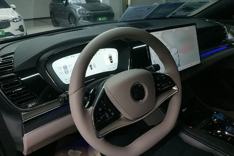Used BYD Han 2025 DM-i Intelligent Driving Edition 125KM LiDAR Flagship Model Center Console