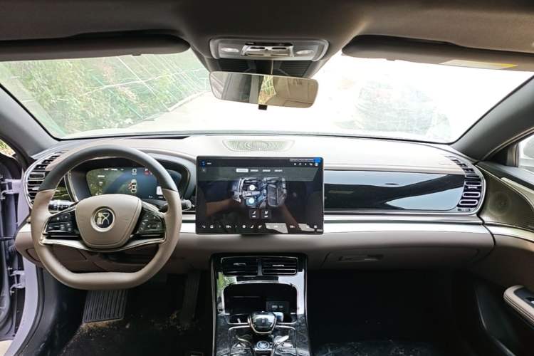 Used BYD Han 2025 DM-i Intelligent Driving Edition 125KM LiDAR Flagship Model Center Console