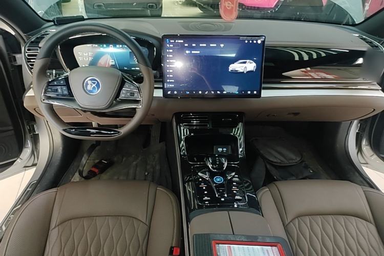 Used BYD Han 2025 DM-i 125KM Elite Model Center Console