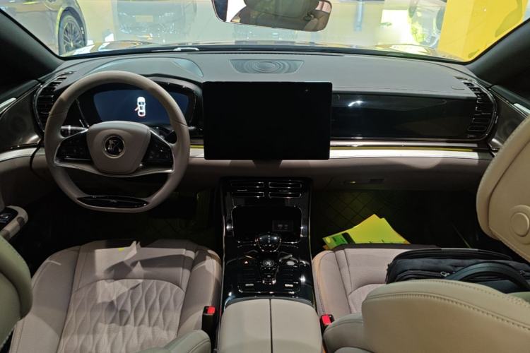 Used BYD Han 2025 DM-i 125KM Elite Model Center Console