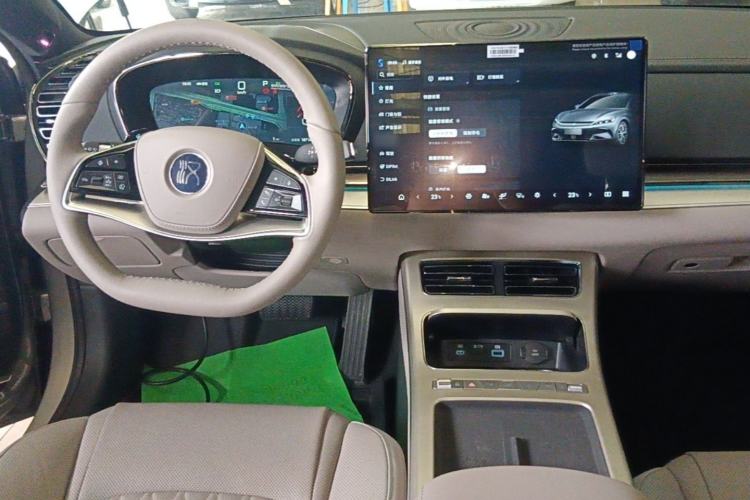 Used BYD Han 2025 DM-i Intelligent Driving Edition 245KM Prestigious Edition Center Console