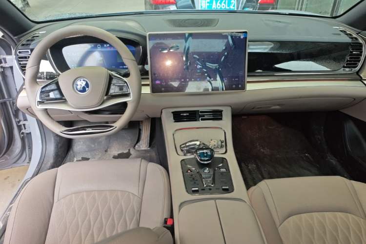 Used BYD Han 2025 DM-i 125KM Prestige Model Center Console