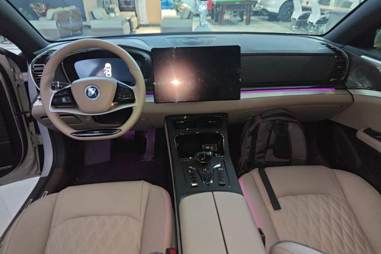 Used BYD Han 2025 DM-i 125KM Elite Model Center Console