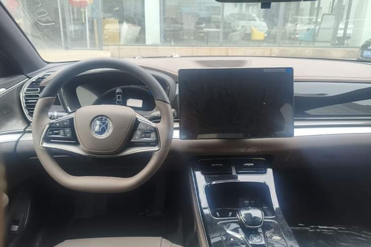 Used BYD Han 2025 DM-i Smart Drive 125KM Prestige Model Center Console