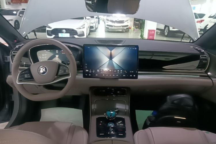 Used BYD Han 2025 DM-i Intelligent Driving Edition 125KM LiDAR Flagship Model Center Console