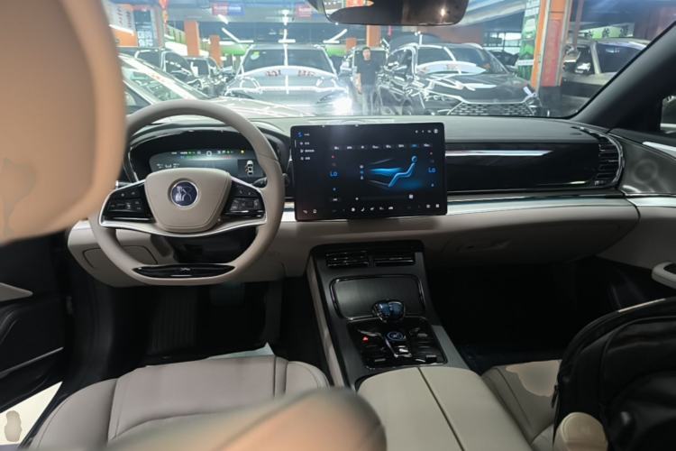 Used BYD Han 2025 DM-i 125KM Elite Model Center Console