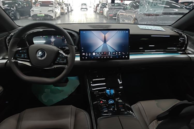 Used BYD Han 2025 DM-i Intelligent Driving Edition 125KM LiDAR Flagship Model Center Console