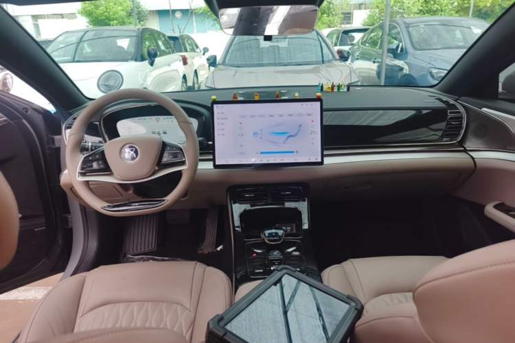 Used BYD Han 2025 EV 605KM Prestige Model Center Console