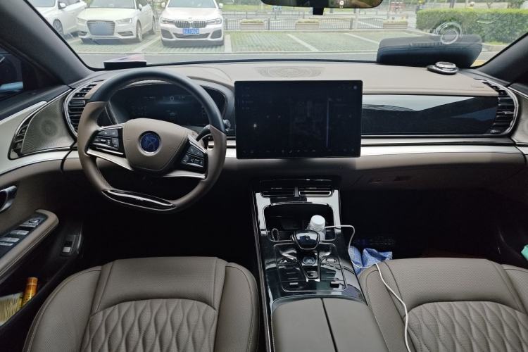 Used BYD Han 2025 DM-i 125KM Elite Model Center Console