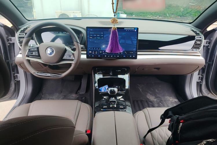 Used BYD Han 2025 EV 605KM Prestige Model Center Console