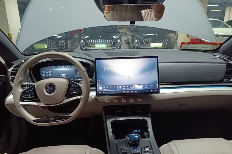Used BYD Han 2025 DM-i 125KM Elite Model Center Console