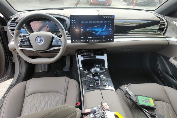 Used BYD Han 2025 DM-i Intelligent Driving Edition 125KM Prestige Model Center Console