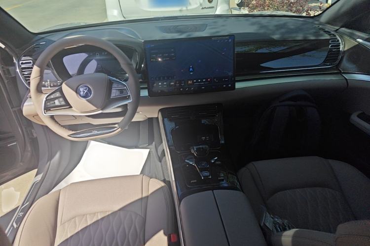 Used BYD Han 2025 DM-i 125KM Prestige Model Center Console