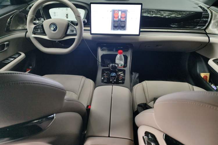 Used BYD Han 2025 EV Intelligent Driving Edition 701KM LiDAR Flagship Model Center Console