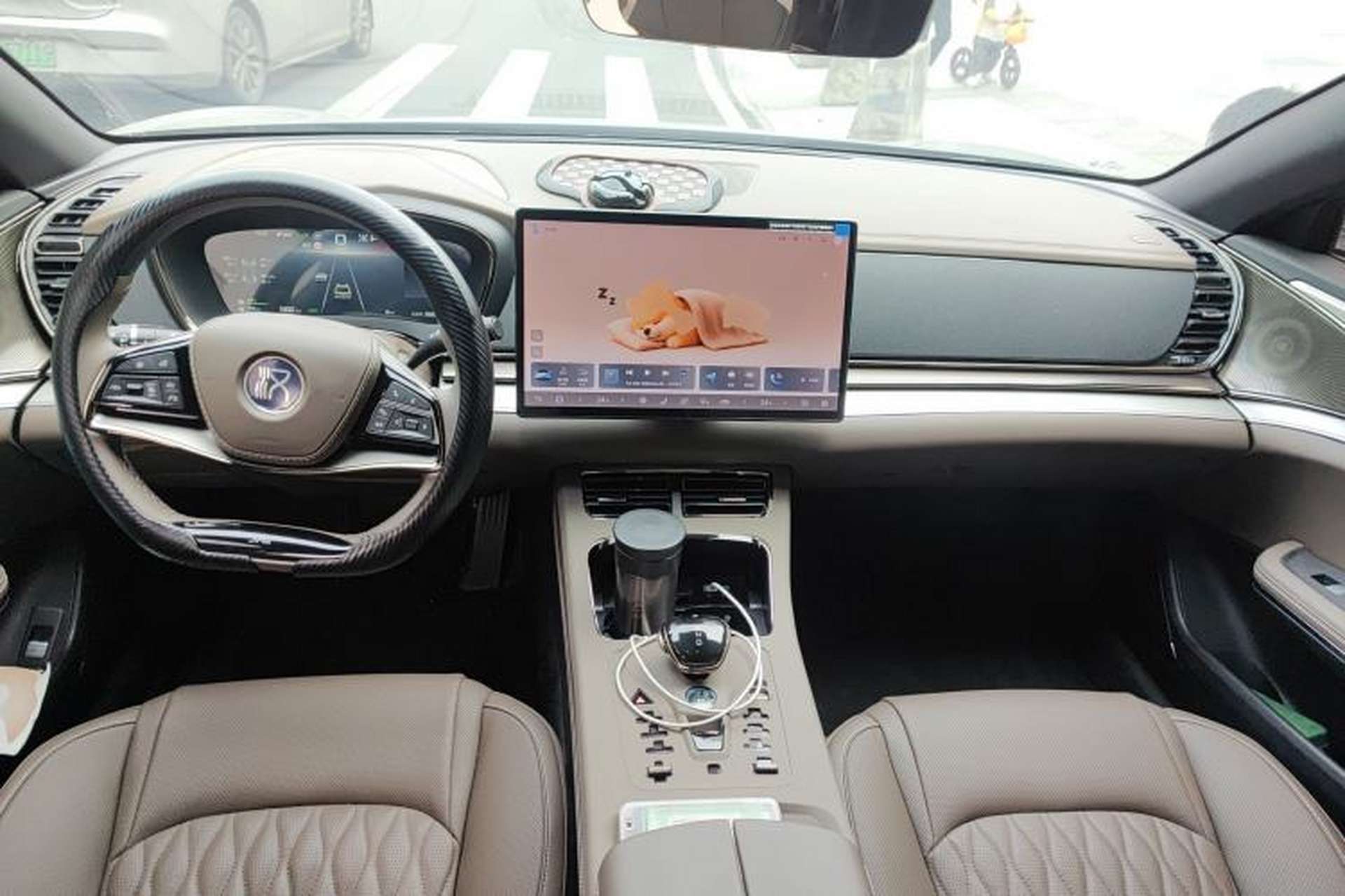 Used BYD Han 2025 DM-i 125KM Elite Model Center Console