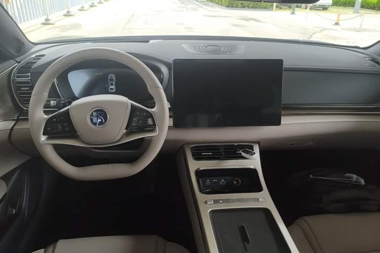 Used BYD Han 2025 Model EV Intelligent Driving Edition 635KM LiDAR Flagship Center Console