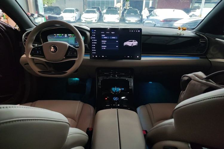 Used BYD Han 2025 DM-i 125KM Elite Model Center Console