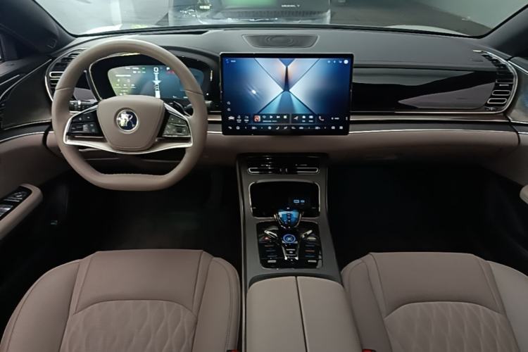 Used BYD Han 2025 DM-i Intelligent Driving Edition 125KM LiDAR Flagship Model Center Console