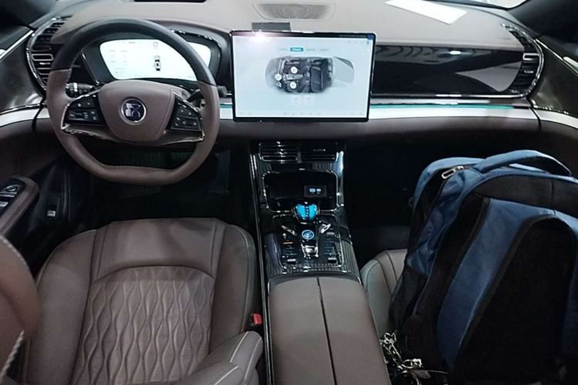 Used BYD Han 2025 DM-i Intelligent Driving Edition 125KM Prestige Model Center Console