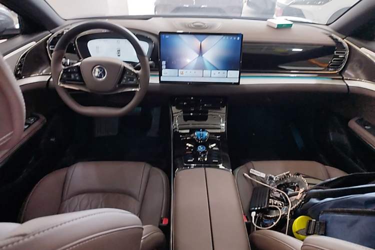 Used BYD Han 2025 DM-i Intelligent Driving Edition 125KM Prestige Model Center Console