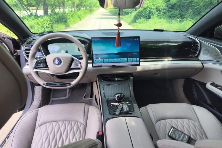 Used BYD Han 2025 DM-i 125KM Prestige Model Center Console