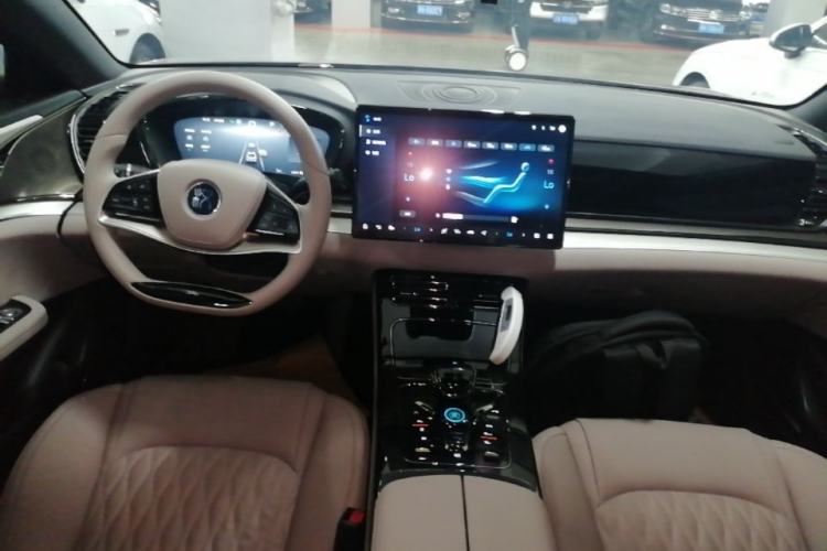 Used BYD Han 2025 DM-i 125KM Elite Model Center Console