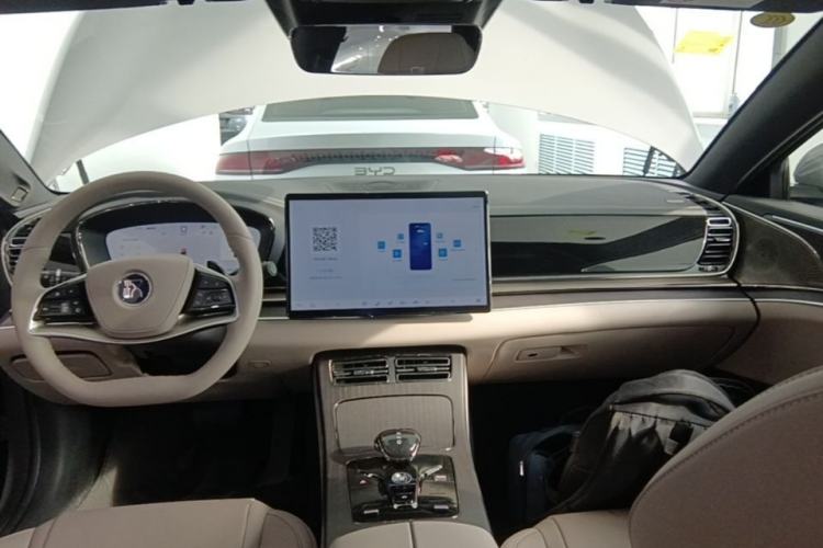 Used BYD Han 2025 DM-i Intelligent Driving Edition 125KM LiDAR Flagship Model Center Console