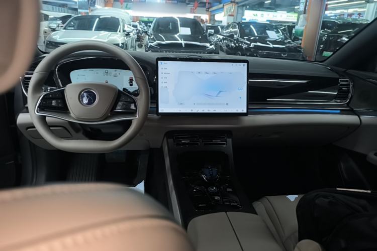 Used BYD Han 2025 DM-i Intelligent Driving Edition 125KM LiDAR Flagship Model Center Console