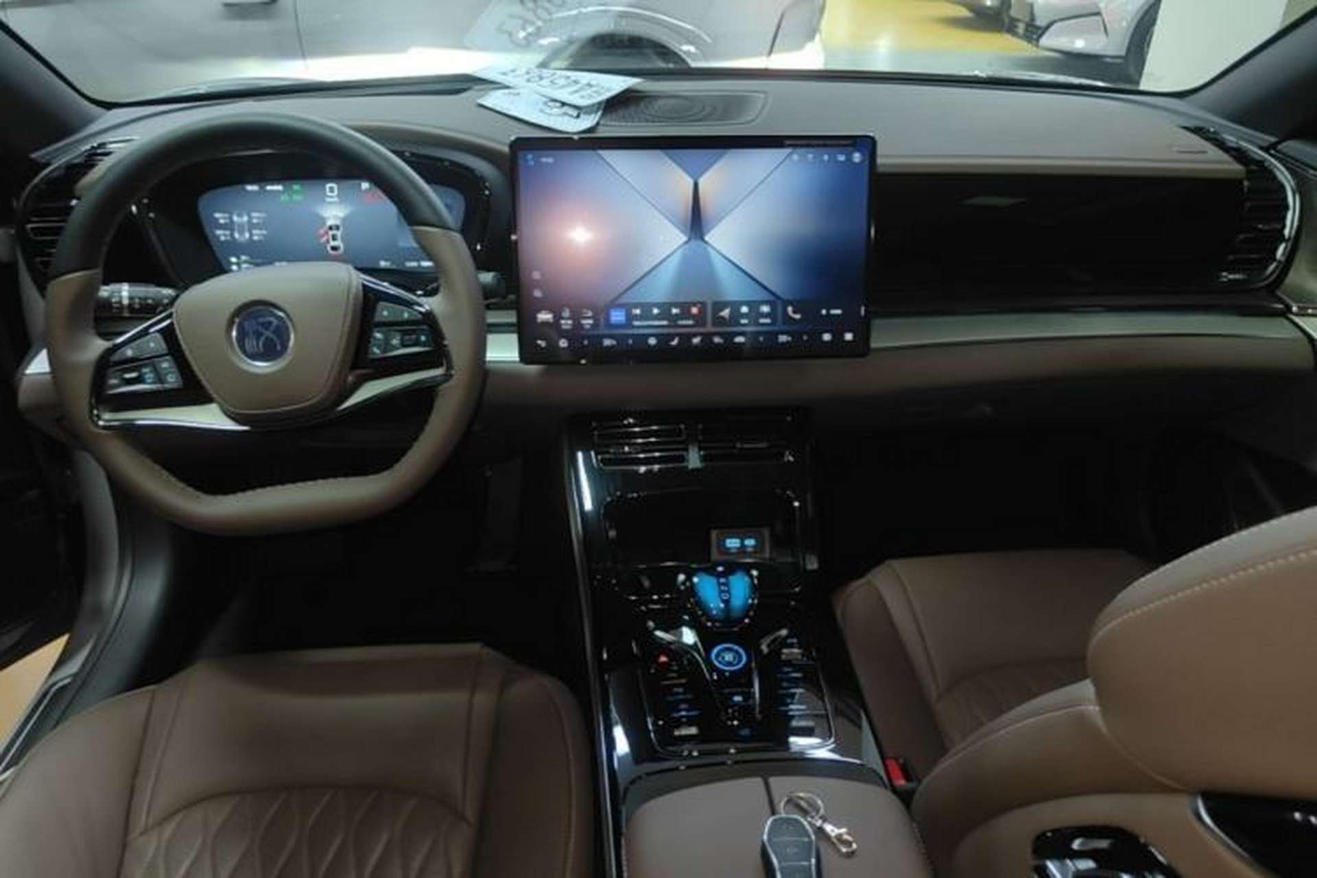 Used BYD Han 2025 DM-i Intelligent Driving Edition 125KM Prestige Model Center Console
