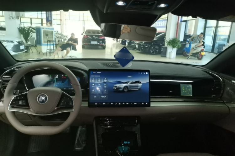 Used BYD Han 2025 DM-i Smart Drive 125KM Prestige Model Center Console