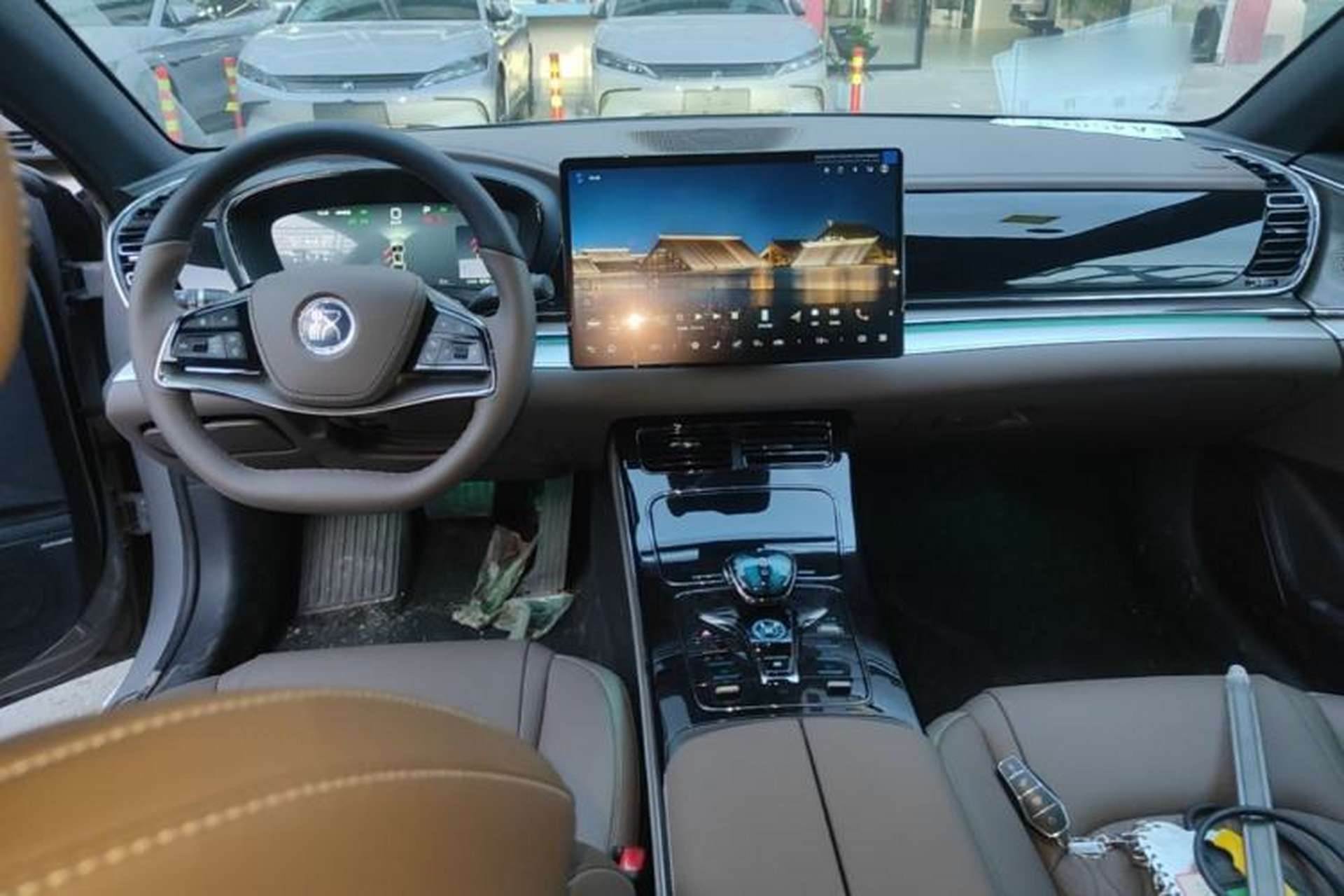 Used BYD Han 2025 DM-i Intelligent Driving Edition 125KM Prestige Model Center Console