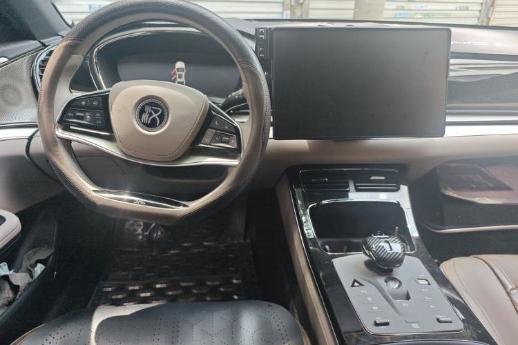 Used BYD Han 2025 DM-i 125KM Elite Model Center Console