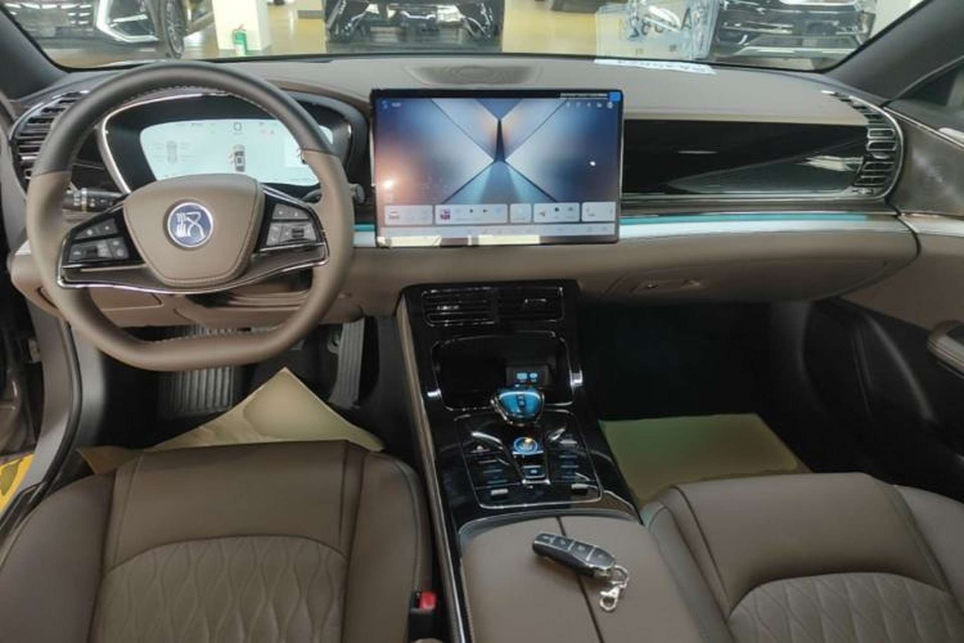 Used BYD Han 2025 DM-i Intelligent Driving Edition 125KM Prestige Model Center Console