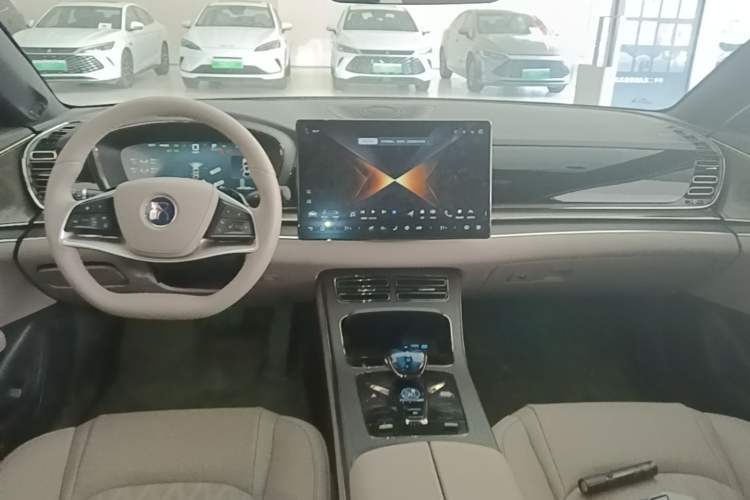 Used BYD Han 2025 DM-i Intelligent Driving Edition 125KM LiDAR Flagship Model Center Console