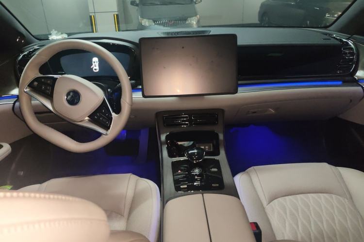 Used BYD Han 2025 EV with 701 km of Laser Radar-Enabled Intelligent Driving Center Console