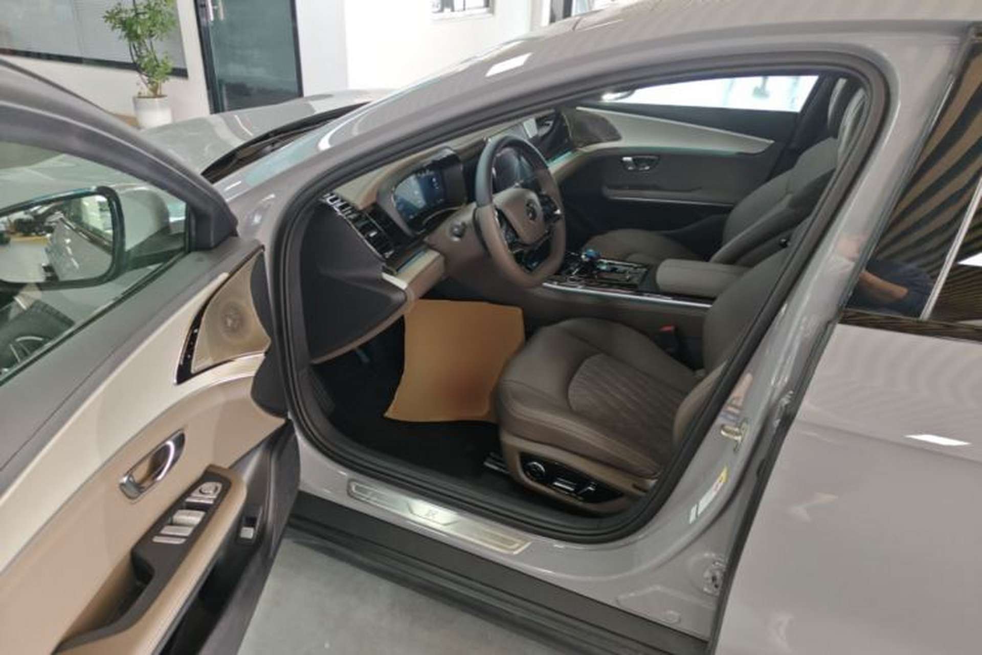 Used BYD Han 2025 DM-i Intelligent Driving Edition 125KM Prestige Model Driver Seat