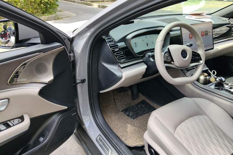 Used BYD Han 2025 EV with 701 km of Laser Radar-Enabled Intelligent Driving Driver Seat