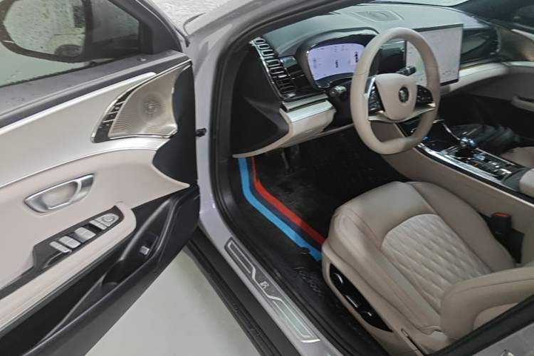 Used BYD Han 2025 DM-i Intelligent Driving Edition 125KM Prestige Model Driver Seat