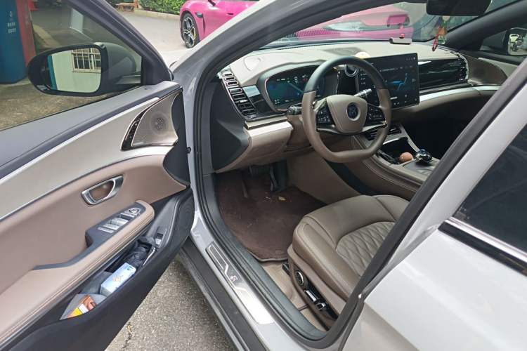 Used BYD Han 2025 DM-i Smart Drive 125KM Prestige Model Driver Seat